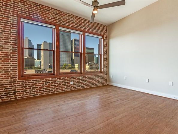 2502  Live Oak Street  338, Dallas Texas 75204