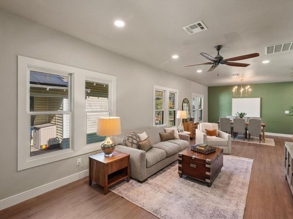 218 N Willomet Avenue , Dallas Texas 75208