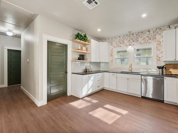 218 N Willomet Avenue , Dallas Texas 75208