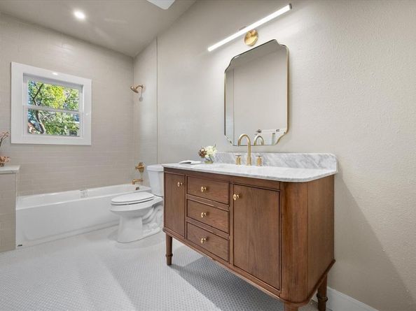 218 N Willomet Avenue , Dallas Texas 75208