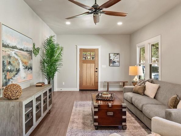 218 N Willomet Avenue , Dallas Texas 75208