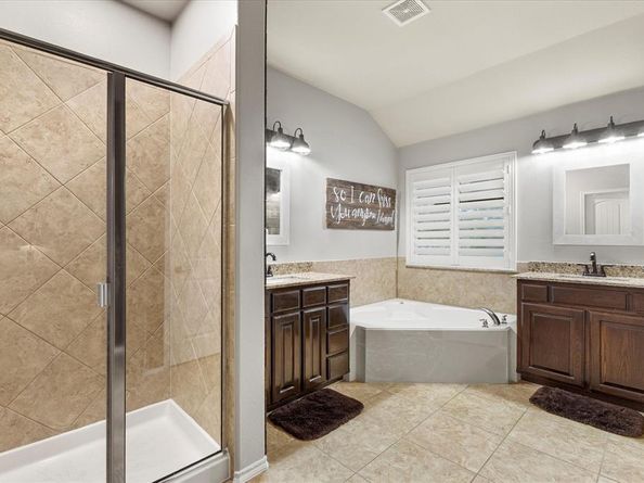 1395  Waters Edge Drive , Rockwall Texas 75087