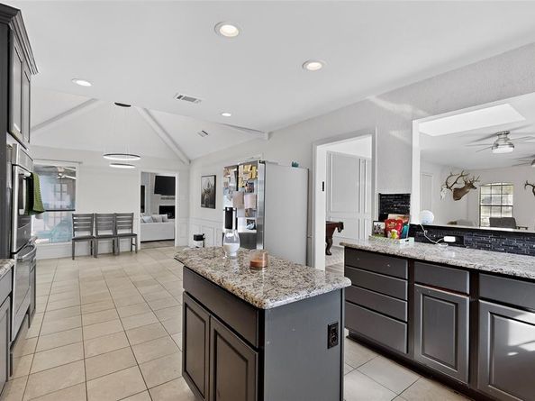 3900 N Shadycreek Drive , Arlington Texas 76013