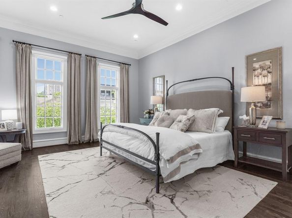 2222  Worthington Street , Dallas Texas 75204