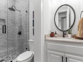 2222  Worthington Street , Dallas Texas 75204