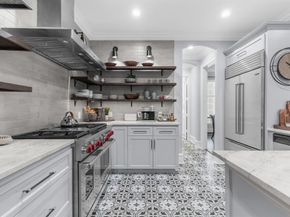 2222  Worthington Street , Dallas Texas 75204