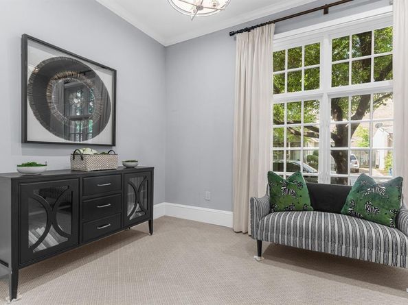 2222  Worthington Street , Dallas Texas 75204