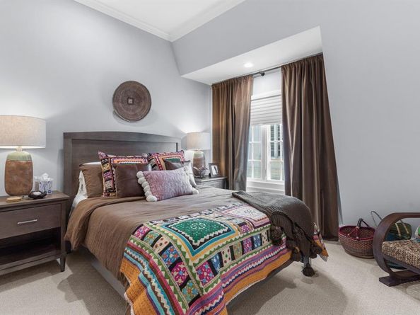 2222  Worthington Street , Dallas Texas 75204