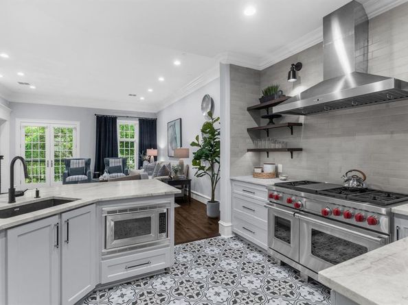 2222  Worthington Street , Dallas Texas 75204