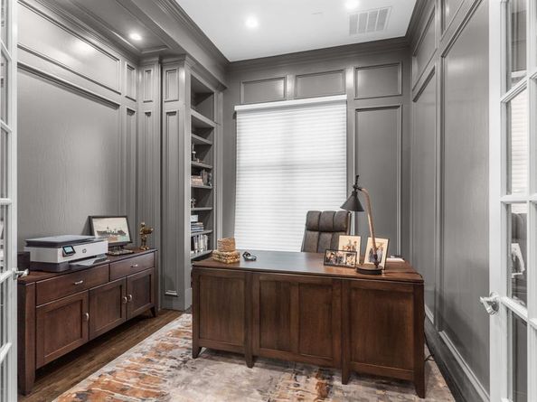 2222  Worthington Street , Dallas Texas 75204