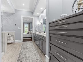 2222  Worthington Street , Dallas Texas 75204