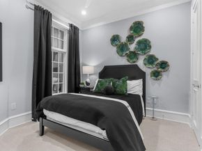 2222  Worthington Street , Dallas Texas 75204