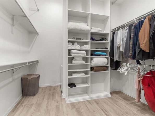 2222  Worthington Street , Dallas Texas 75204