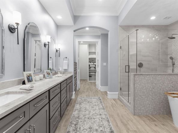 2222  Worthington Street , Dallas Texas 75204