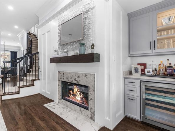 2222  Worthington Street , Dallas Texas 75204