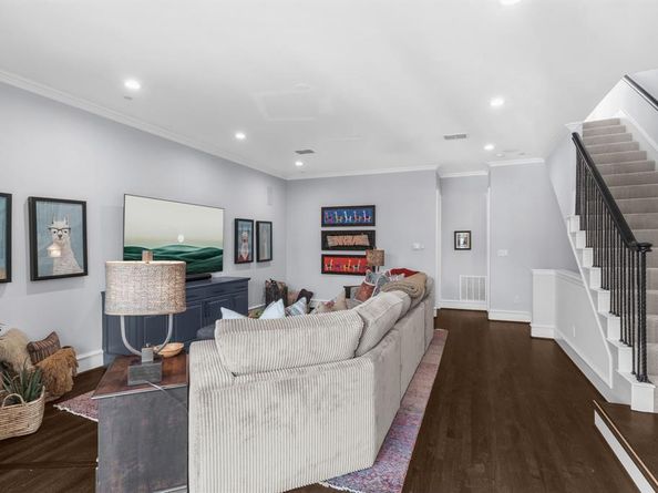 2222  Worthington Street , Dallas Texas 75204