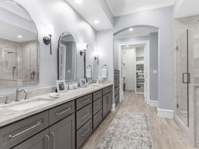 2222  Worthington Street , Dallas Texas 75204