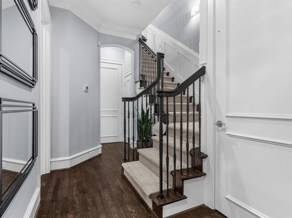 2222  Worthington Street , Dallas Texas 75204