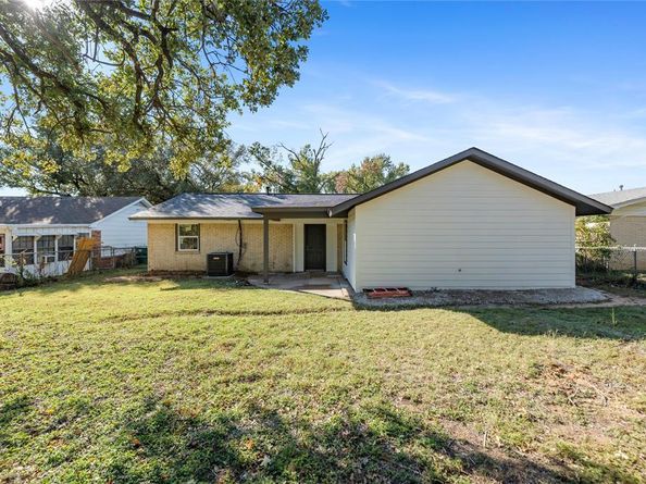 7469  Meadowcrest Drive , Fort Worth Texas 76112