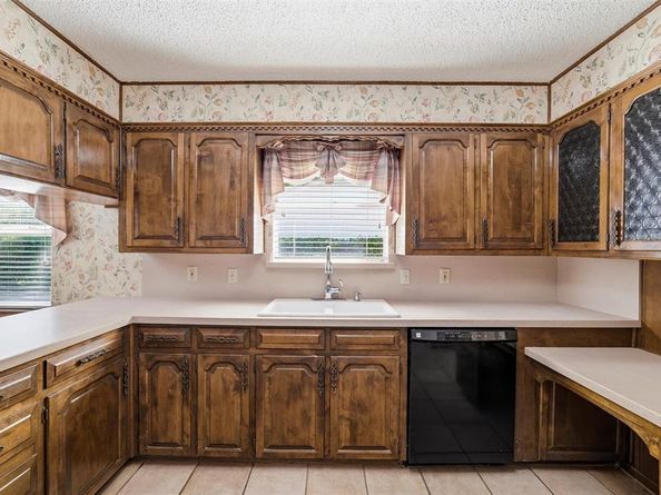 1713  Venetian Circle , Arlington Texas 76013