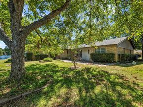 1713  Venetian Circle , Arlington Texas 76013