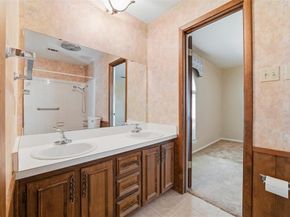 1713  Venetian Circle , Arlington Texas 76013