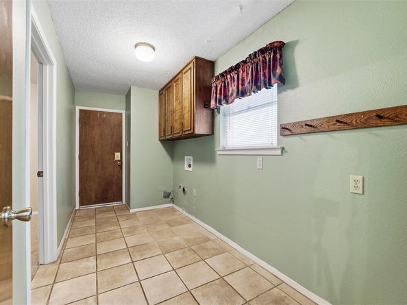 1713  Venetian Circle , Arlington Texas 76013