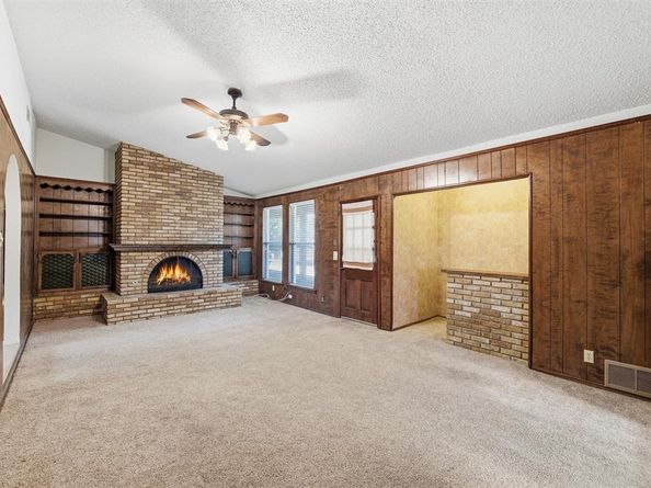 1713  Venetian Circle , Arlington Texas 76013