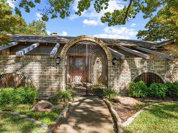 1713  Venetian Circle , Arlington Texas 76013