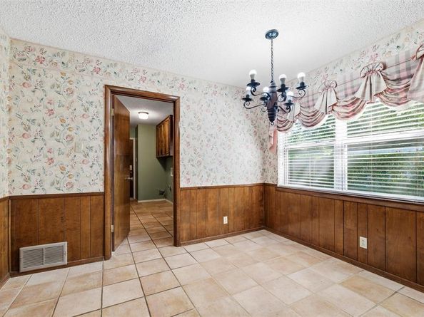 1713  Venetian Circle , Arlington Texas 76013