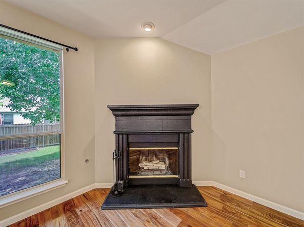 2616  Hilcroft Avenue , Denton Texas 76210