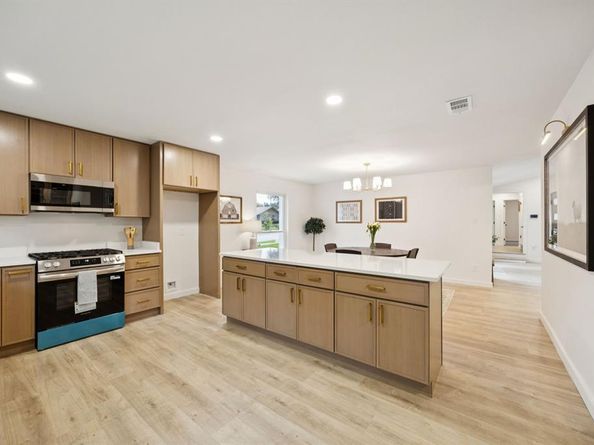 6724  Winterwood Lane , Dallas Texas 75248