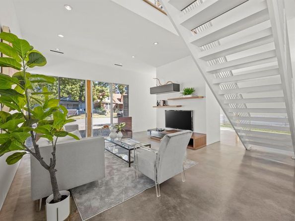 2223  Annex Avenue , Dallas Texas 75204