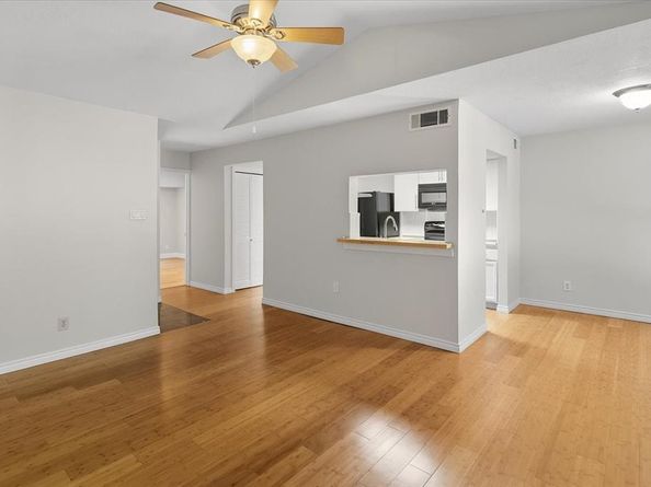 1609  Marsh Lane  111, Carrollton Texas 75006