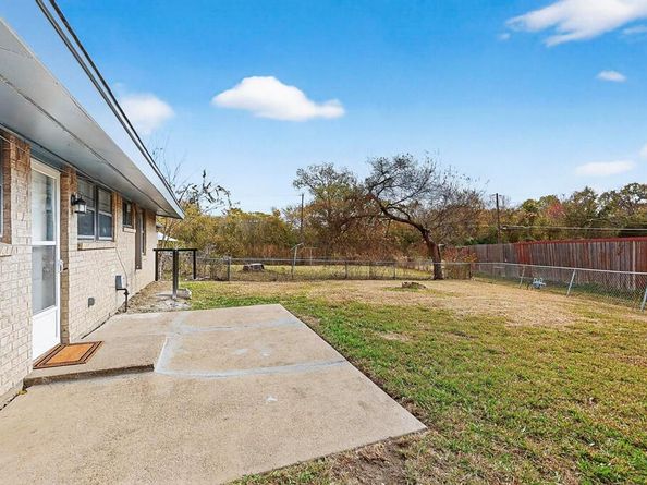 534  Henderson Circle , Garland Texas 75040