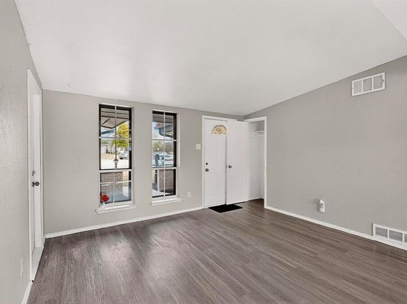 534  Henderson Circle , Garland Texas 75040