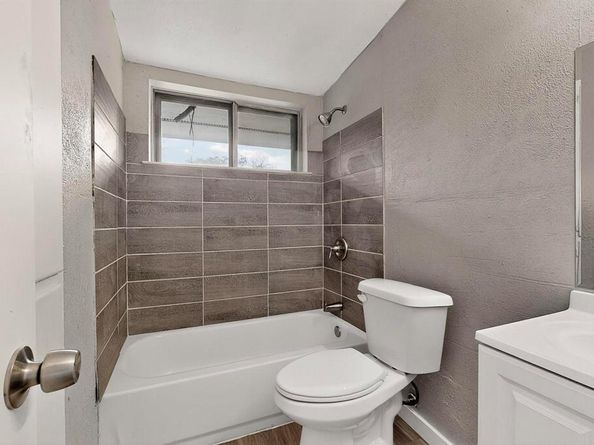 534  Henderson Circle , Garland Texas 75040