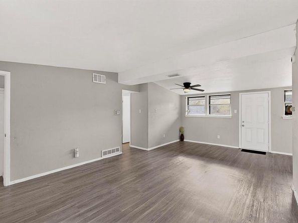 534  Henderson Circle , Garland Texas 75040