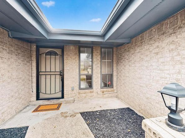 534  Henderson Circle , Garland Texas 75040