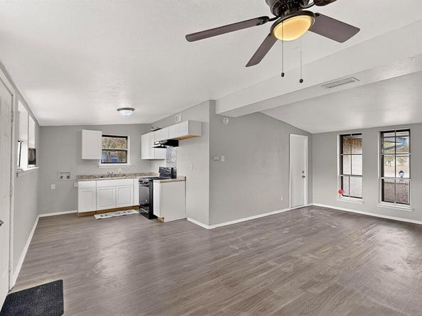 534  Henderson Circle , Garland Texas 75040