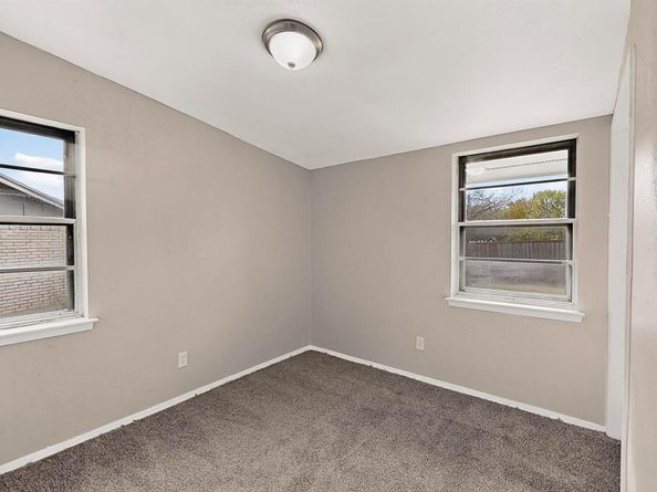 534  Henderson Circle , Garland Texas 75040