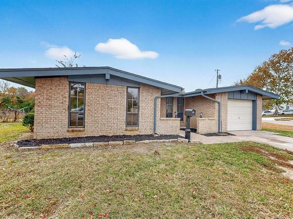 534  Henderson Circle , Garland Texas 75040