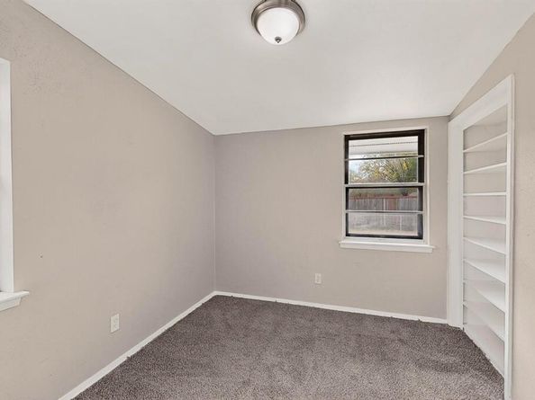 534  Henderson Circle , Garland Texas 75040