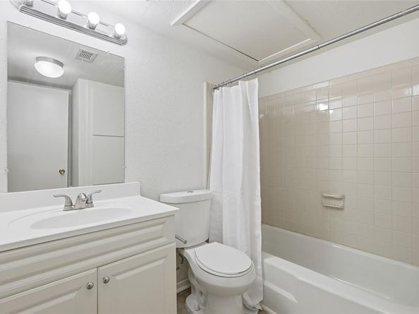 2807  Lineville Drive  104, Farmers Branch Texas 75234