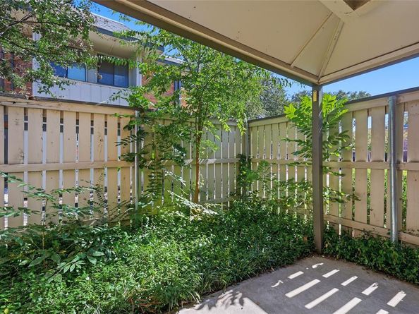 2807  Lineville Drive  104, Farmers Branch Texas 75234