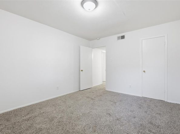 2807  Lineville Drive  104, Farmers Branch Texas 75234