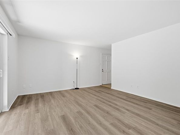 2807  Lineville Drive  104, Farmers Branch Texas 75234
