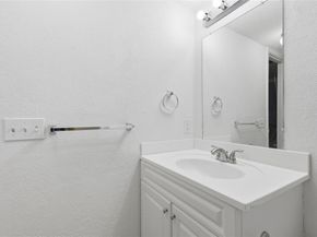 2807  Lineville Drive  104, Farmers Branch Texas 75234