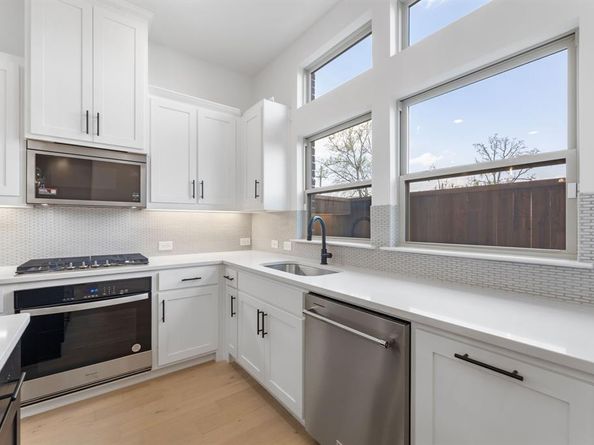 102  Kensington Drive , Lewisville Texas 75067