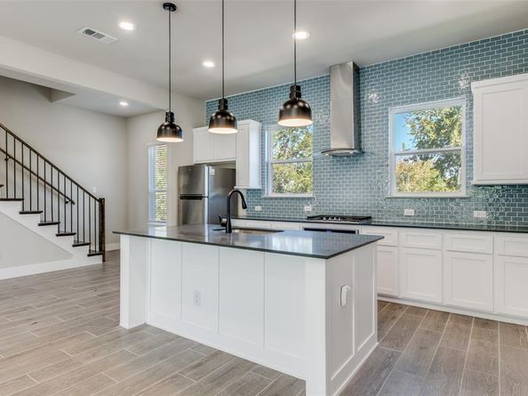 2452  Carmelita Street , Dallas Texas 75212